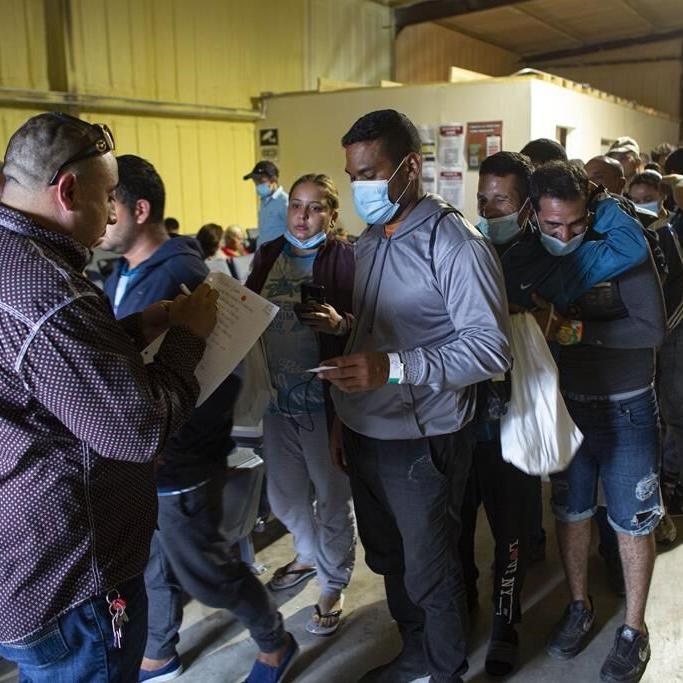 Judge orders halt to fast releases at US border with Mexico